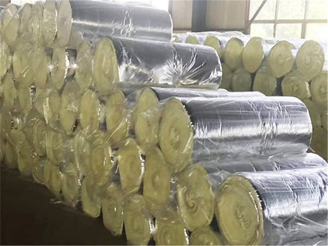 玻璃棉卷氈方法